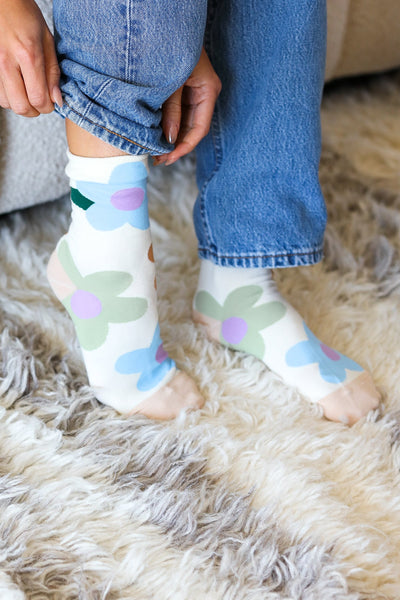 Dreamy Cream Floral Ankle Socks