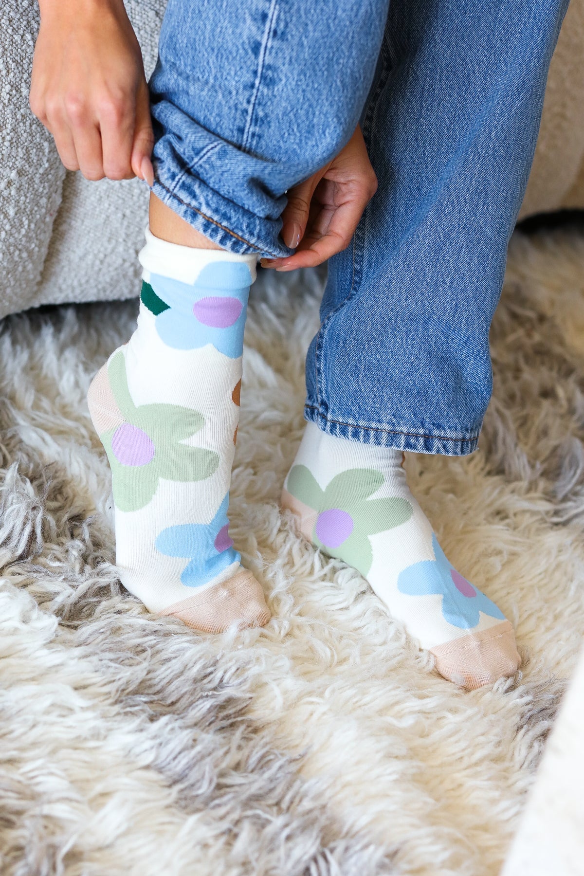 Dreamy Cream Floral Ankle Socks