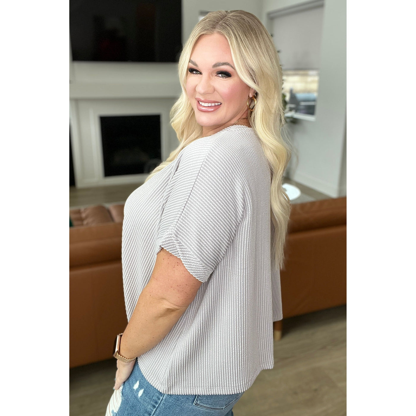 Felicia Textured Line Twisted Short Sleeve Top in Light Grey